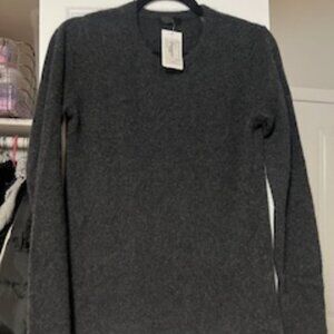 NWT ATM Charcoal Grey Crew Neck Long Sleeve 100% Cashmere Sweater Size Medium